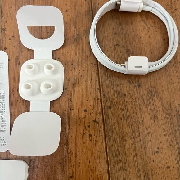 APPLE AIRPODS PRO 1 ST GEN EMPTY BOX WITH CHARGING CABLE + MANUAL + EAR TIPS - Picture 6 of 12